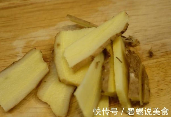 大虾别再吃水煮了，酒店大厨教你做法，5斤不够吃，1盘接1盘