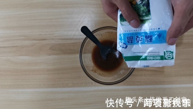 小苏打 蜂蜜加上小苏打混合一起用,聪明的女士都喜欢,解决很大的难题!