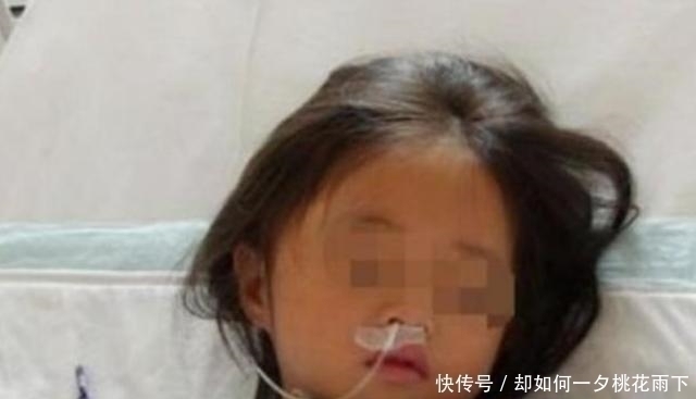 dn7岁女儿半夜发高烧，嘴里一直说书包破了，宝妈打开后情绪失控