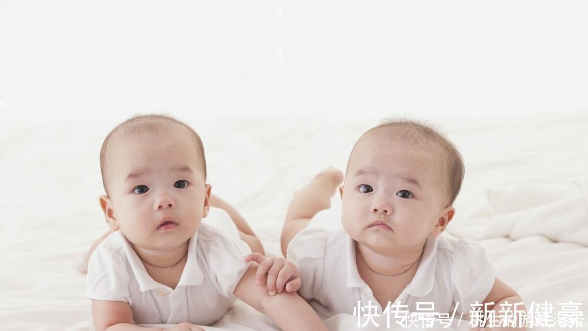 辅食|4~5个月宝宝养育得好不好?这5项智能发育过关,娃健康又聪明