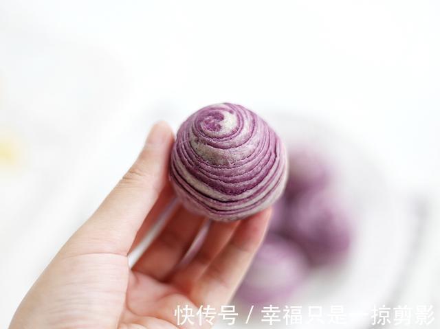 面粉别做馒头了,试试此款点心,个人觉得比馒头好看还好吃,真香