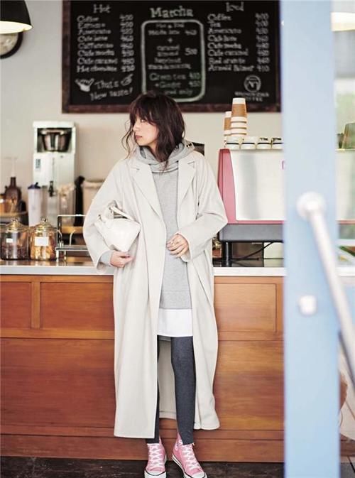 卫衣＋外套＝今冬最火混搭风格！休闲又时尚，不费力就能变时髦