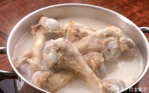 加水|不管炖什么骨头汤,万万不可直接加水炖,牢记这2步,汤更香更浓