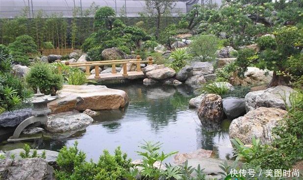 13个庭院鱼池设计,在院里建造一个假山鱼池,赏花观鱼太美了