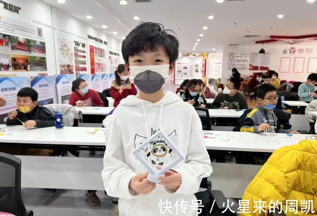 纽扣画|纽扣画、中国结、补绣挂件……地区居民巧手庆冬奥,一起向未来!