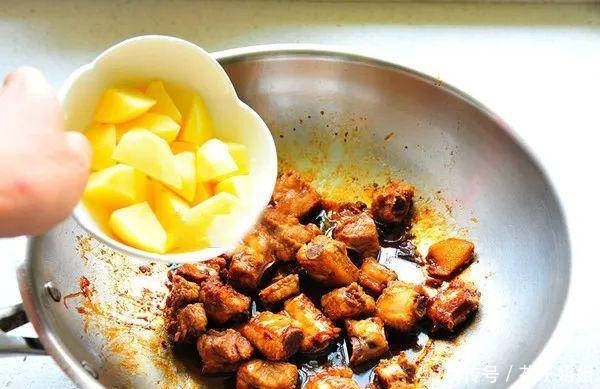 3道电饭煲版懒人焖饭，饭菜一锅出，满嘴喷香，美味省心~！