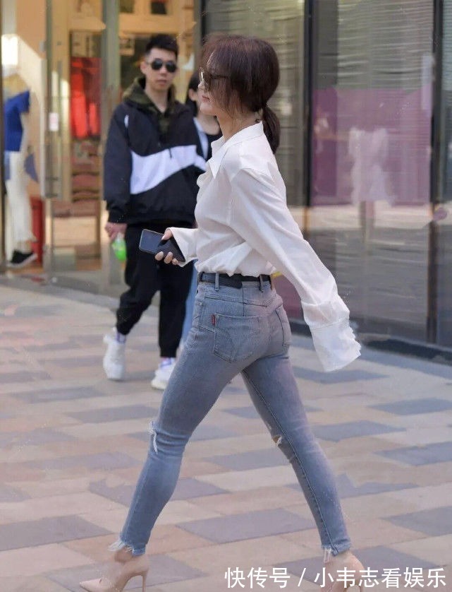 上衣 蓝绿色上衣,搭配牛仔裤,诠释可盐可甜的双面休闲穿搭