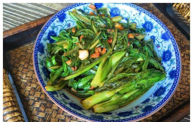 好吃|油麦菜好吃又实惠，教你详细做法，菜叶清脆不发软，入味好吃