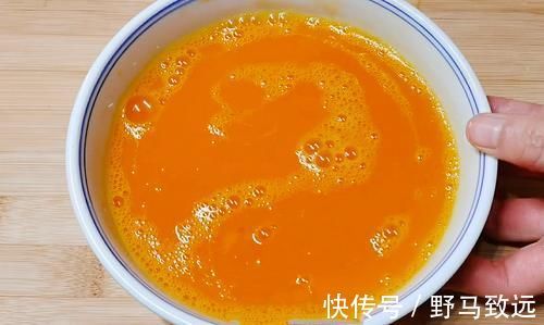 鸡蛋|鸡蛋不要只会煮着吃了，教你个新做法，往锅里一倒，个个鼓大泡