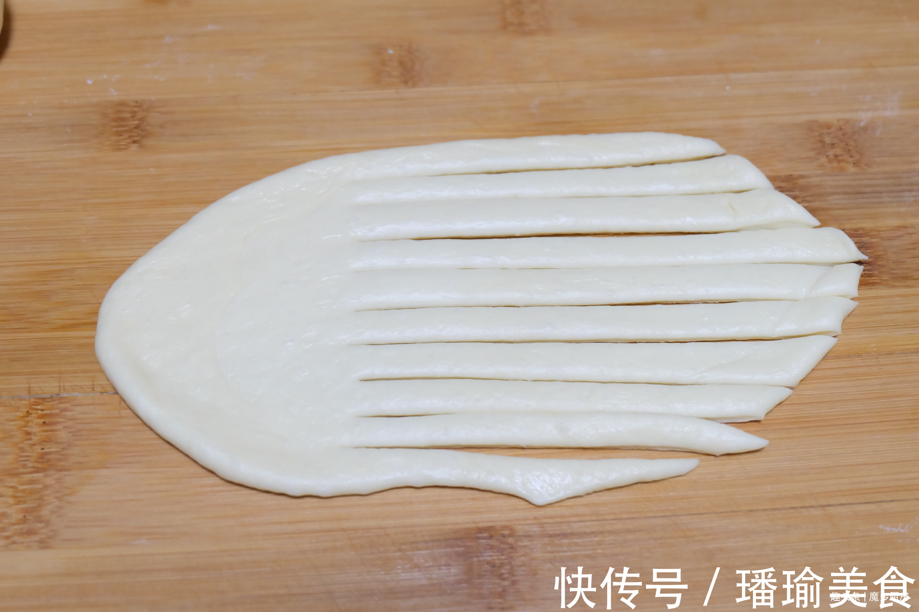 发酵|孩子要吃毛毛虫面包,时间短也能做,一次发酵无油低糖,香软拉丝