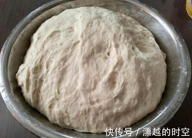 发面时加点它，10分钟就能发好面，蒸出的馒头又大又白，超级好