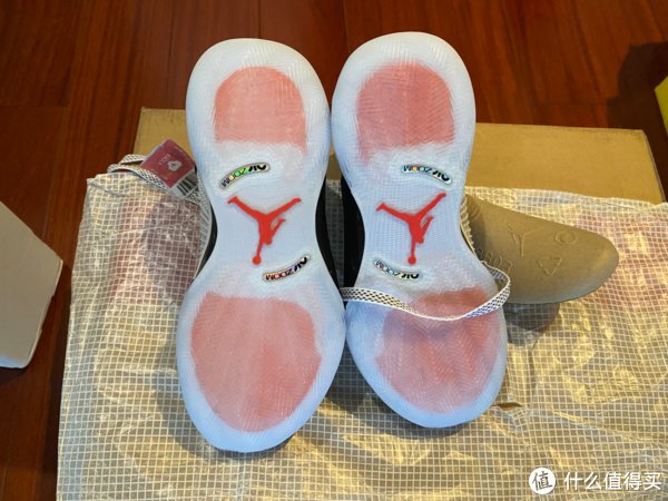 孩子 给孩子的礼物：NIKE 耐克 Air Jordan XXXV DNA 炫彩熊猫鞋