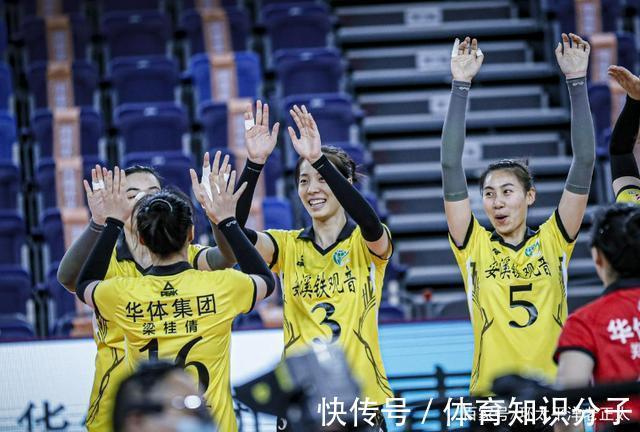 段放轟|3-1！遼寧女排拼下沖擊8強關(guān)鍵戰(zhàn)，段放轟28分救主，全隊怒吼慶祝