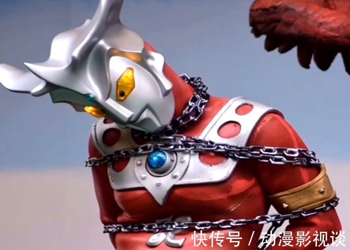 尤莉安奥特曼|奥特曼银河格斗3雷格罗斯胳膊上的铁链怎么来的?阿斯特拉腿上还挂着半截!