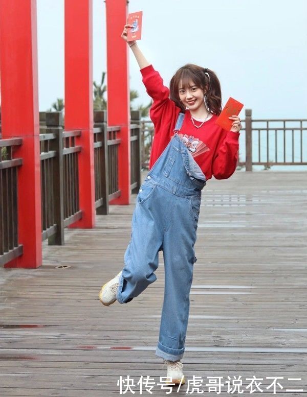 谁说背带裤太“幼稚”？只要搭配得好，轻轻松松穿出少女感