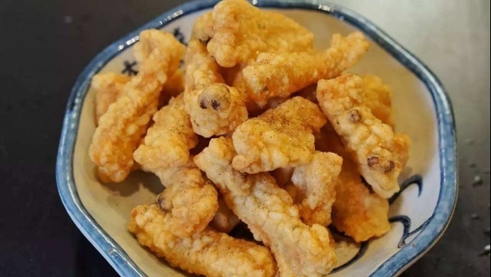 原来炸酥肉这么简单，不用面粉和淀粉，外酥里嫩，放凉也不回软