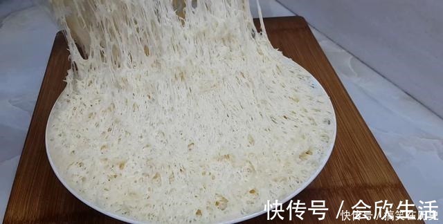 以后面粉就这样做，加3个鸡蛋，不用烤不用蒸，比蛋糕都香甜好吃