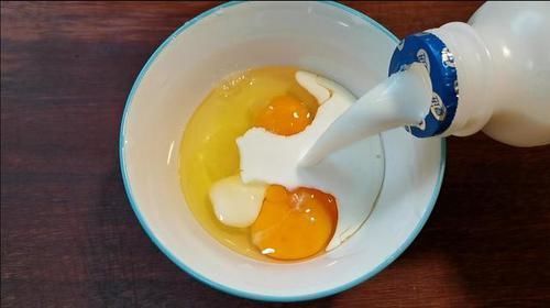 红薯简单好吃得做法，奶香红薯糕，大人孩子都爱吃