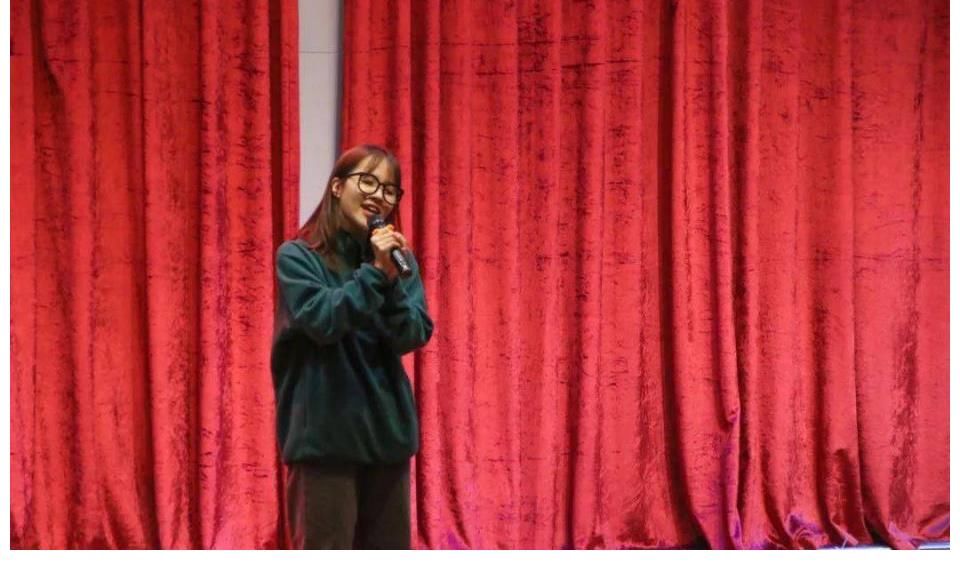 歌聲唱響深秋的夜空