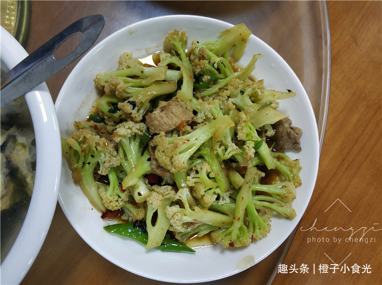 “五一”放假回家,婆婆做的晚餐,没有大鱼大肉,一家老少吃得香