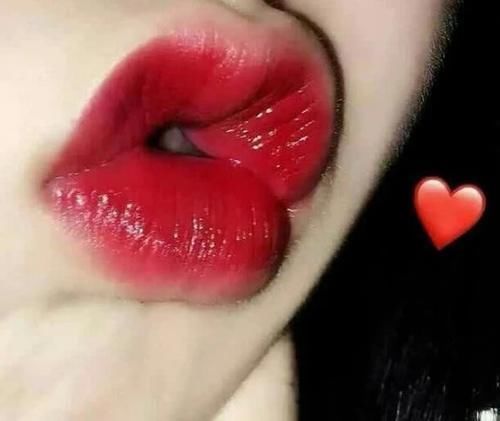 唇部|女生常对“嘴唇”做3件事,颜值会越来越高,早晚养成“果冻唇”
