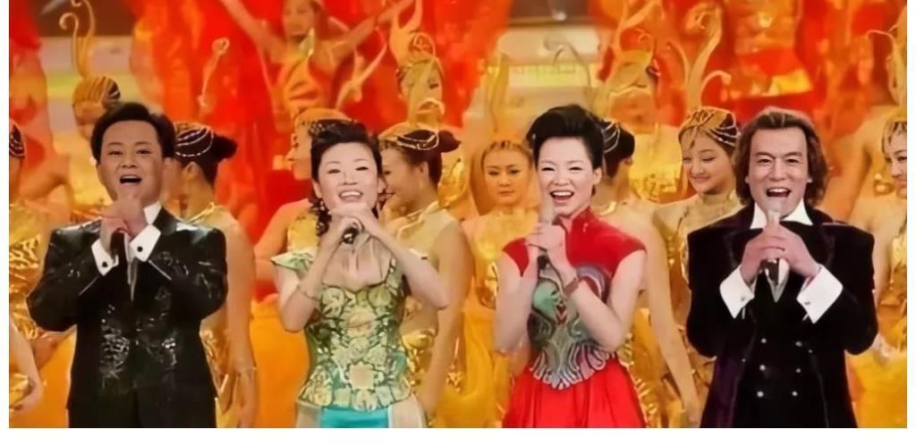 央视综合频道|不对外售票的春晚,为何每次都“座无虚席”?上面坐的都是谁呢?