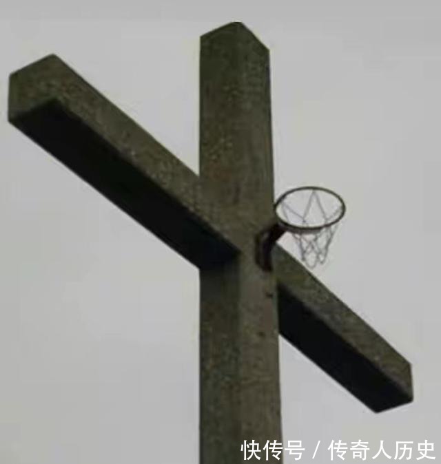 高跟鞋#22个奇葩设计,荡秋千式马桶,上厕所也要技术!