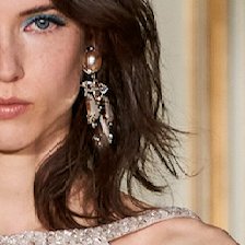 87岁的阿玛尼老爷子，依然是把高级做得最优雅的人|T型台 | shine