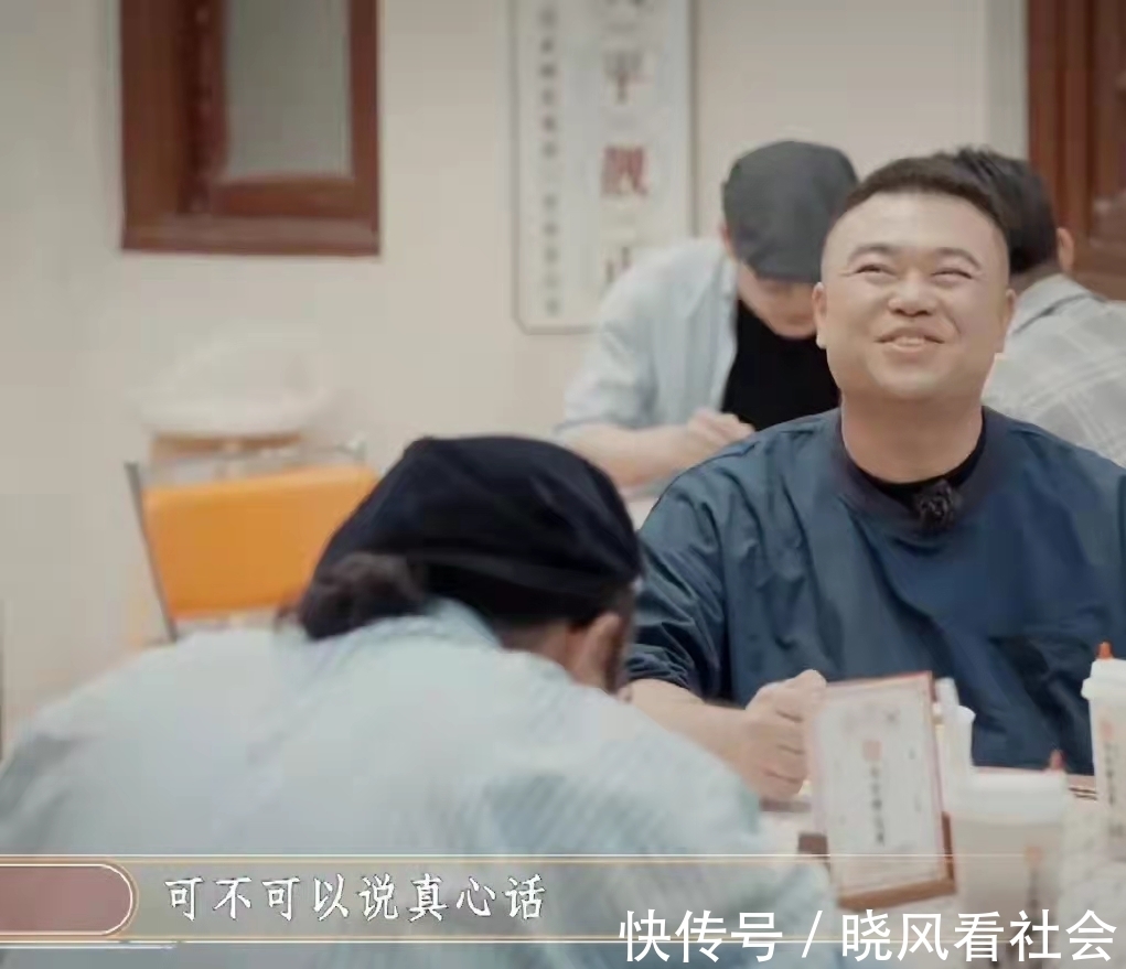 《大湾仔的夜》首播，手忙脚乱，翻车现场引尴尬，收视率竟第一