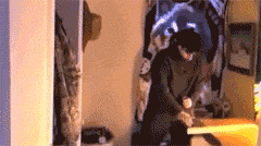 |搞笑GIF:设计师你出来 我保证不打你脸