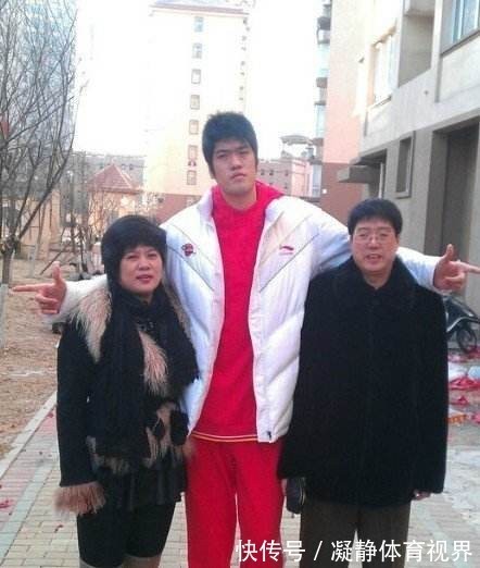 健身房|中国女篮梁天云:身高1米97,因情伤退役,嫁农村小伙被宠成宝
