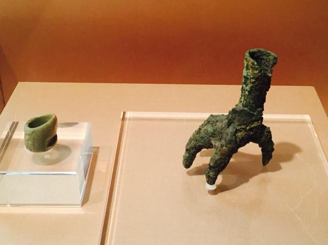 盖器&妇好墓发现“谜”样龙纽石器盖,为何有的专家说,它有可能是印模