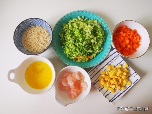 炒饭|450大卡的减脂午餐,用了7种食材,简单一锅炒,太适合上班族了