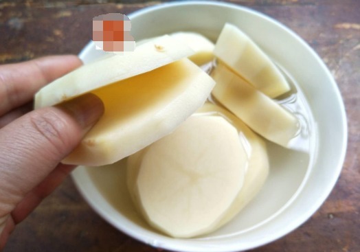 这才是土豆最好吃的做法,教你一招,外酥里嫩,又香又脆又好吃!