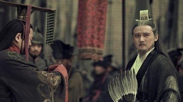 支持|诸葛亮一向忠心耿耿，为何史书记载，他上朝时“甲仗百人入殿”