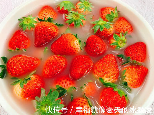 妙招|清水洗草莓,比没洗还脏,教您2个小妙招,虫卵和污垢自动溜出来