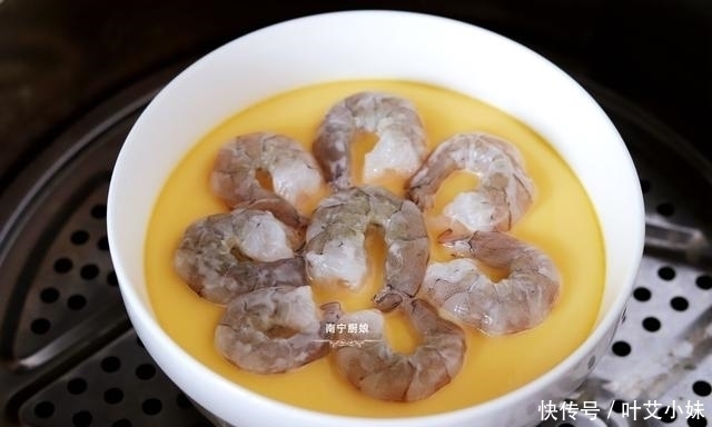  大人|秋天吃肉不如吃这碗鸡蛋羹，鲜嫩爽滑又营养美味，大人小孩都爱吃