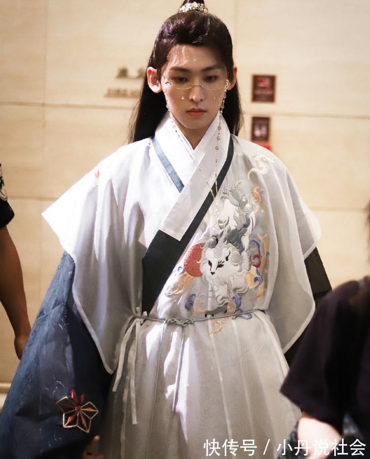 節目|《萌探探探案》播出后,又一推理類綜藝開錄關曉彤是唯一的女MC