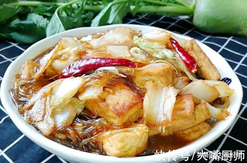 ?做白菜炖粉条，别搞错了顺序，教你3个技巧，做出地道“东北味”