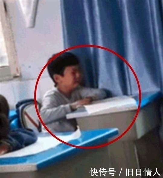 崩溃|男孩考试因题目太难崩溃大哭,看了看周围同学,举动让人啼笑皆非