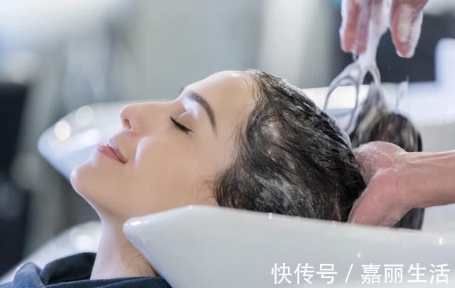 李梅|坐月子堪比“坐关”,宝妈出关时的发型辣眼睛,宝爸想退货