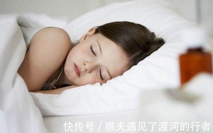 生长激素|孩子晚上出现3个表现,可能是“猛涨期”到了,妈妈别忽视