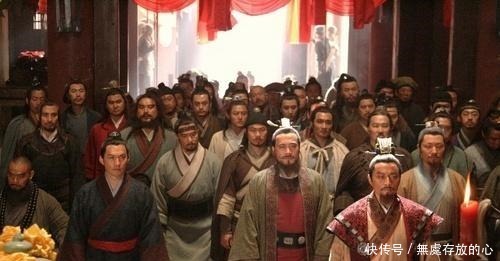 梁山上宋江给4个人让过位,自然没人敢答应,但有2人他不敢让!