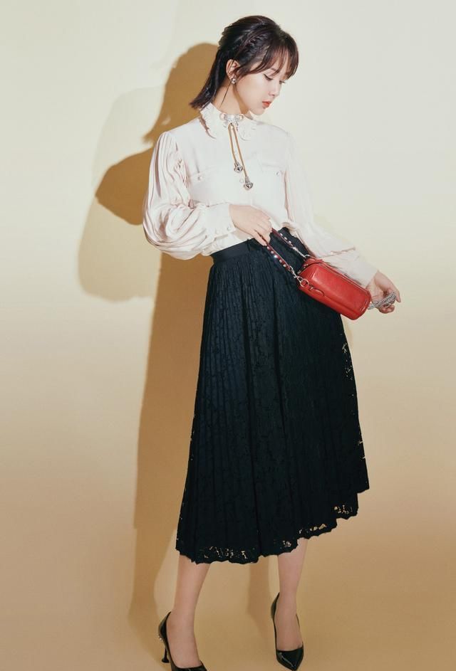 女生不用总穿卫衣遮肉，下面4种上衣今夏超流行，显瘦又时髦