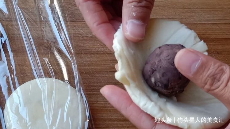 红豆酥饼的懒人做法，外面20块钱一斤，在家做成本不到5元，真香