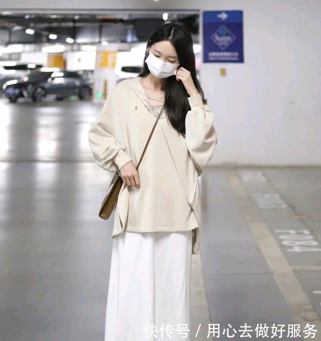 元气 只要穿对了,简简单单的穿搭风格也很耐看,元气满满!