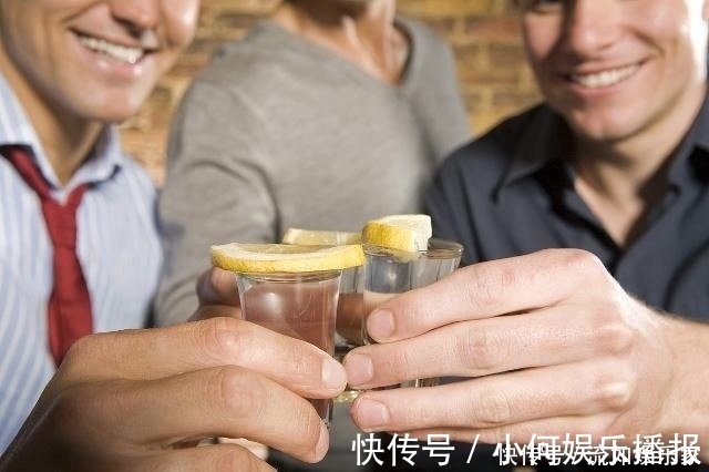 戒酒|每天喝二两白酒的人和滴酒不沾的人，哪种益于长寿多数人搞错了