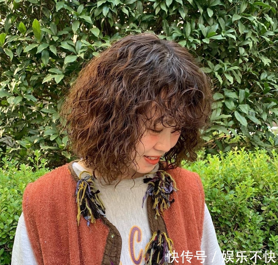 短发 想换发型怎么剪?蓬松短发波波头满头烫,款款都不错