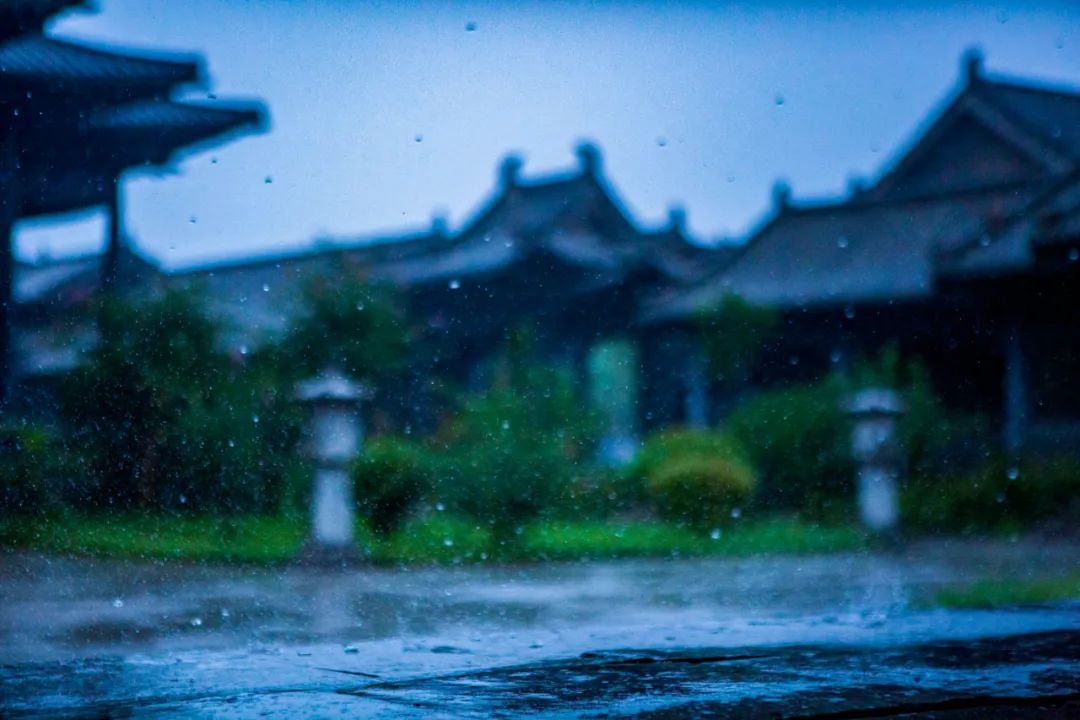 蔓蔓|悠悠古镇，烟雨如画——初秋雨后的水浒影视城