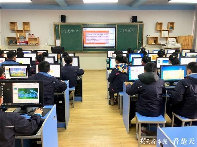 全校学生玩“综合素质大闯关”，考的不是学生而是老师